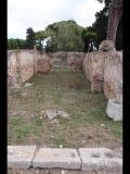 02994 ostia - regio ii - insula ix - edificio (ii,ix,5) - 2. laden - bli ri osten - 09-2022.jpg